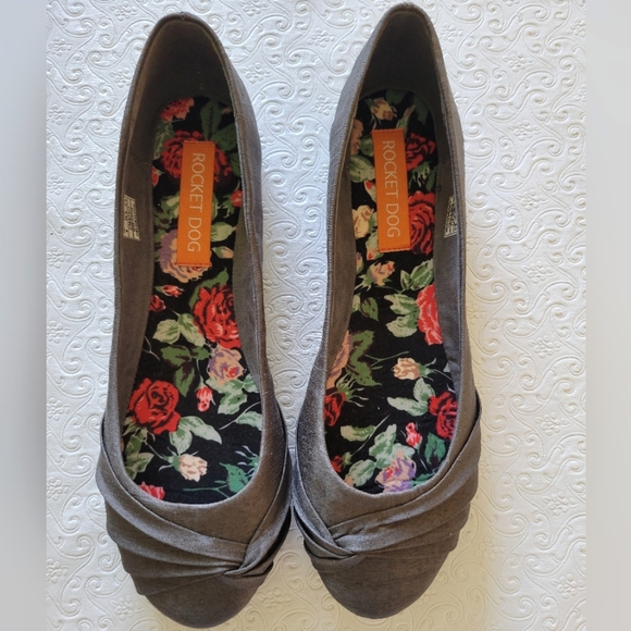 Rocket Dog Shoes - Rocket Dog Gray Shoes women's sz 9